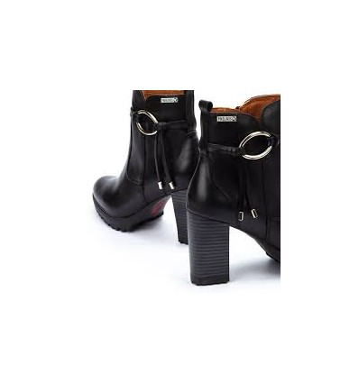 BOTIN PIKOLINOS CONNELLY